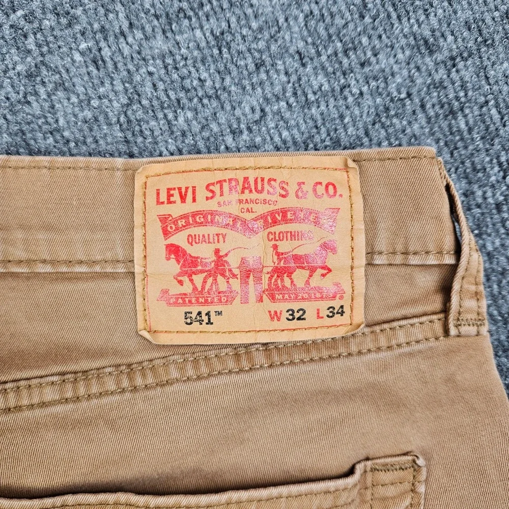 Levis measurements waist
